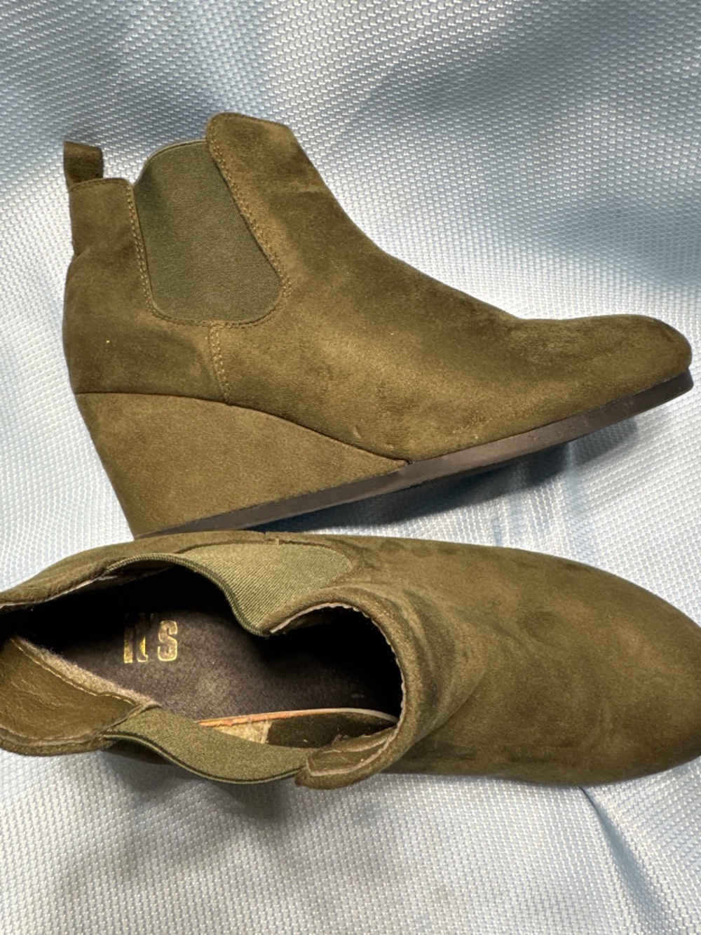 Size 10 women’s green faux suede wedge ankle boots
